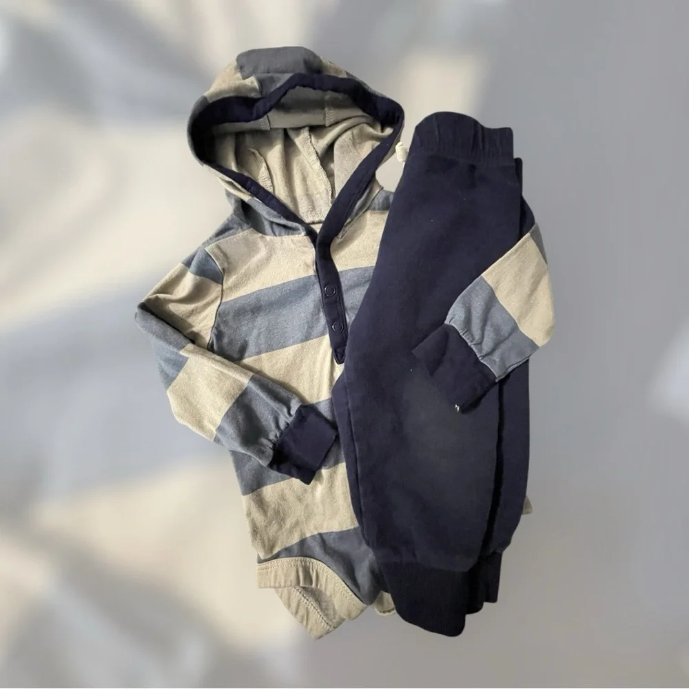 Carter’s 12 Month Boys Bundle - Picture 5 of 7